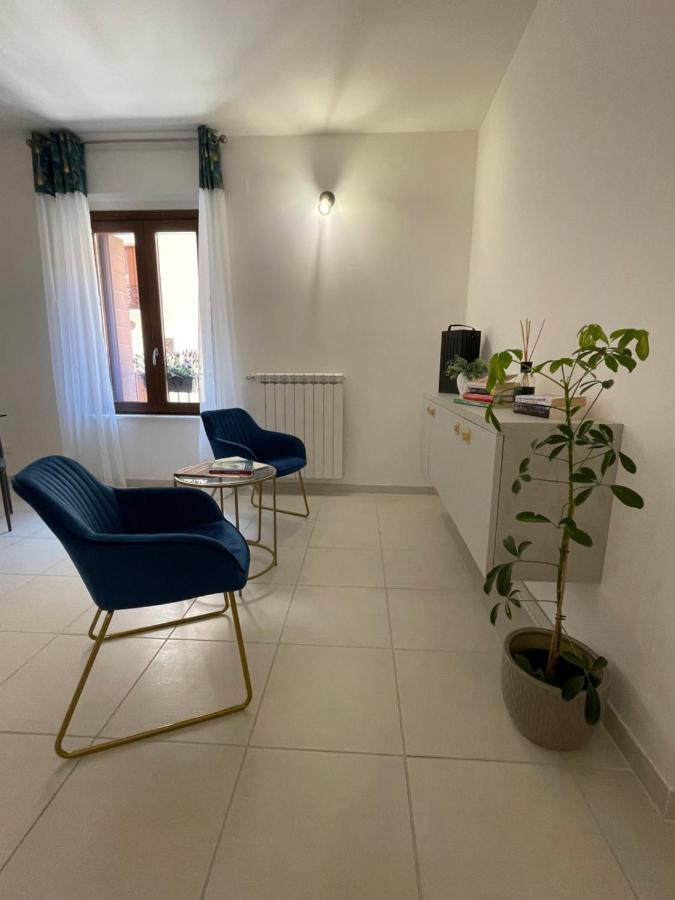 B & B Piazza Angioina LʼAquila Exterior foto