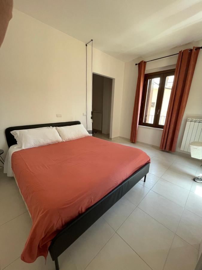 B & B Piazza Angioina LʼAquila Exterior foto